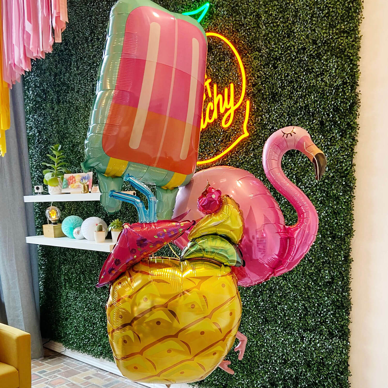 It’s always summertime with this combo of giant balloons: popsicle, flamingo, and tropical drink in a coconut.