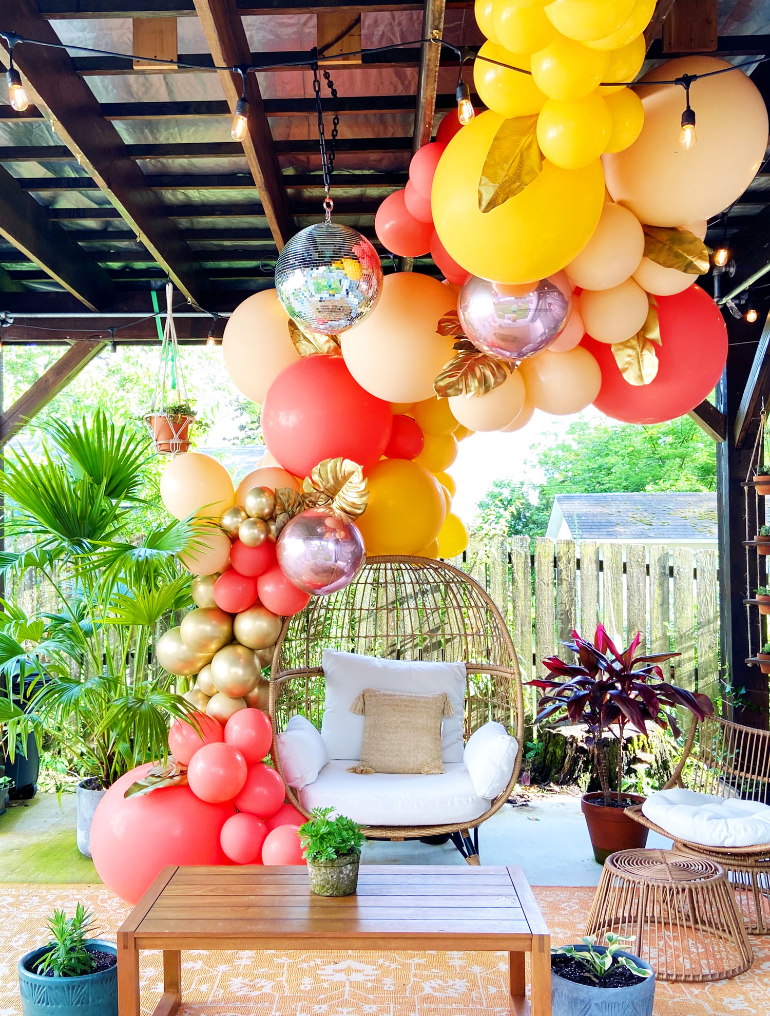 Egg Chair Rental Balloons by Just Peachy, Little Rock, Arkansas